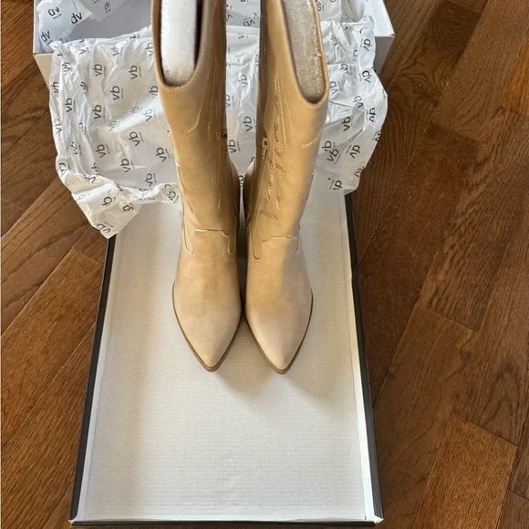 Beige Western-Style Women's Boots - Picture 2 of 5